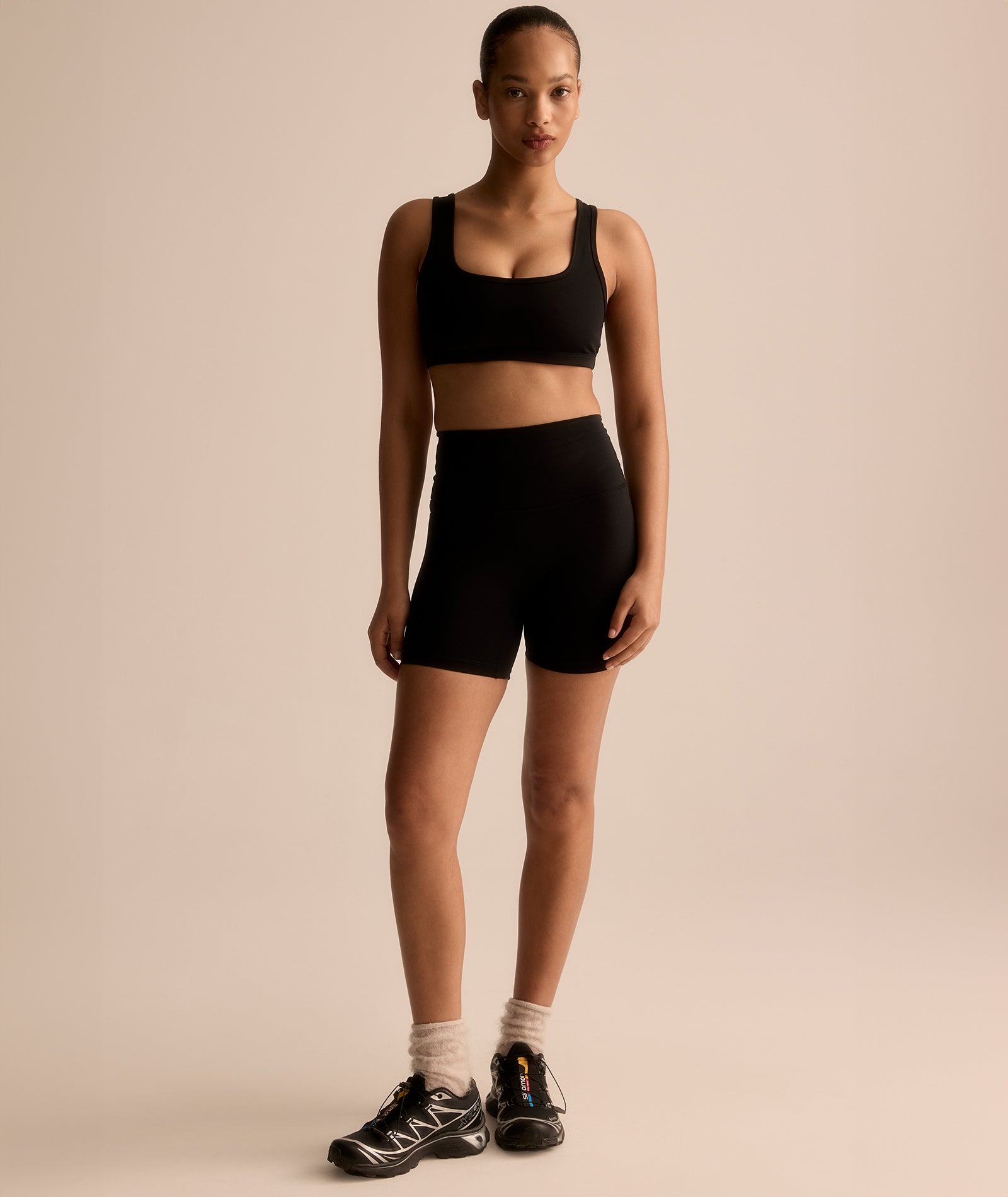 SPORTS BRA - BLACK - tjuso