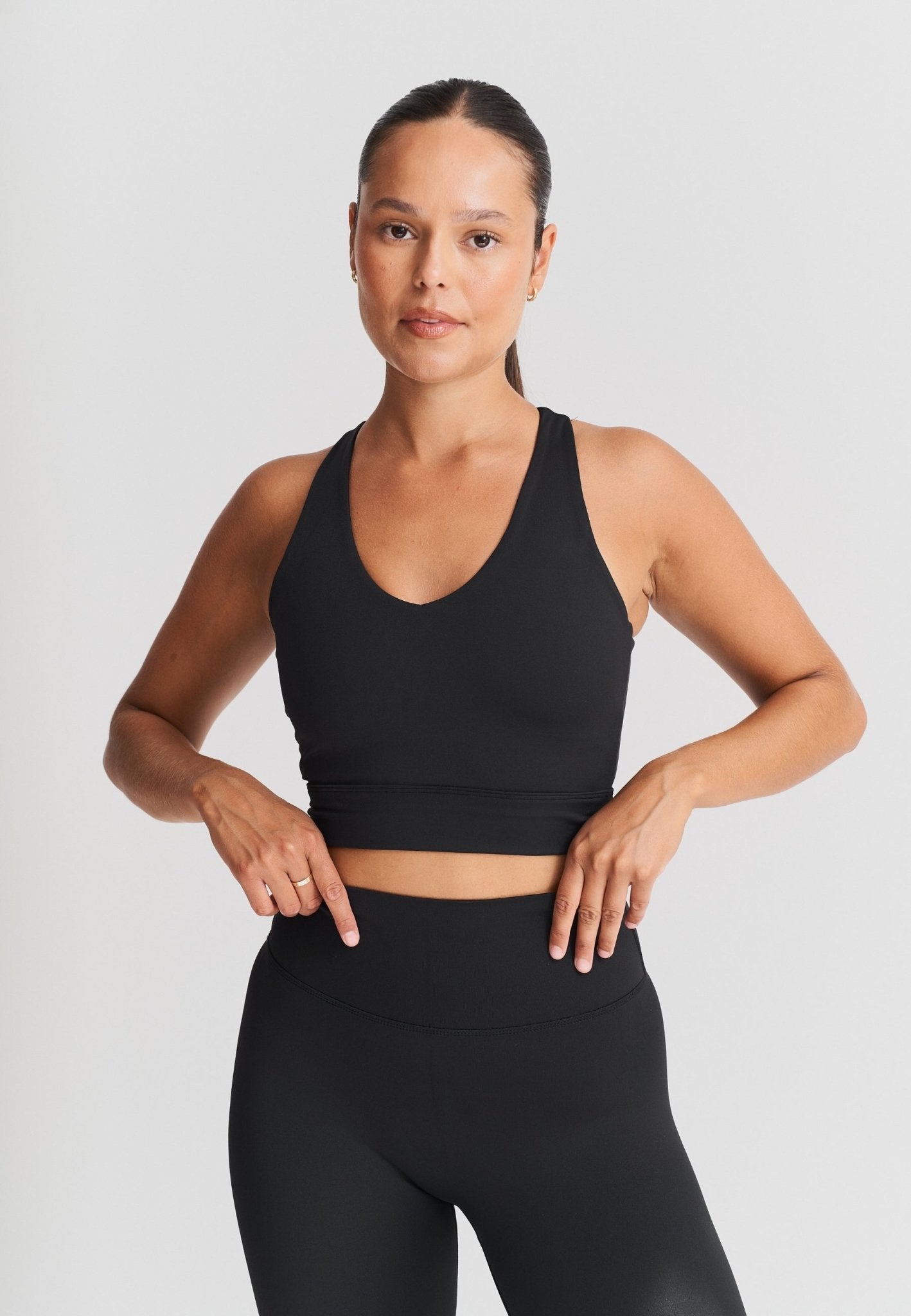 V - neck Cross Back Bra - Black - tjuso