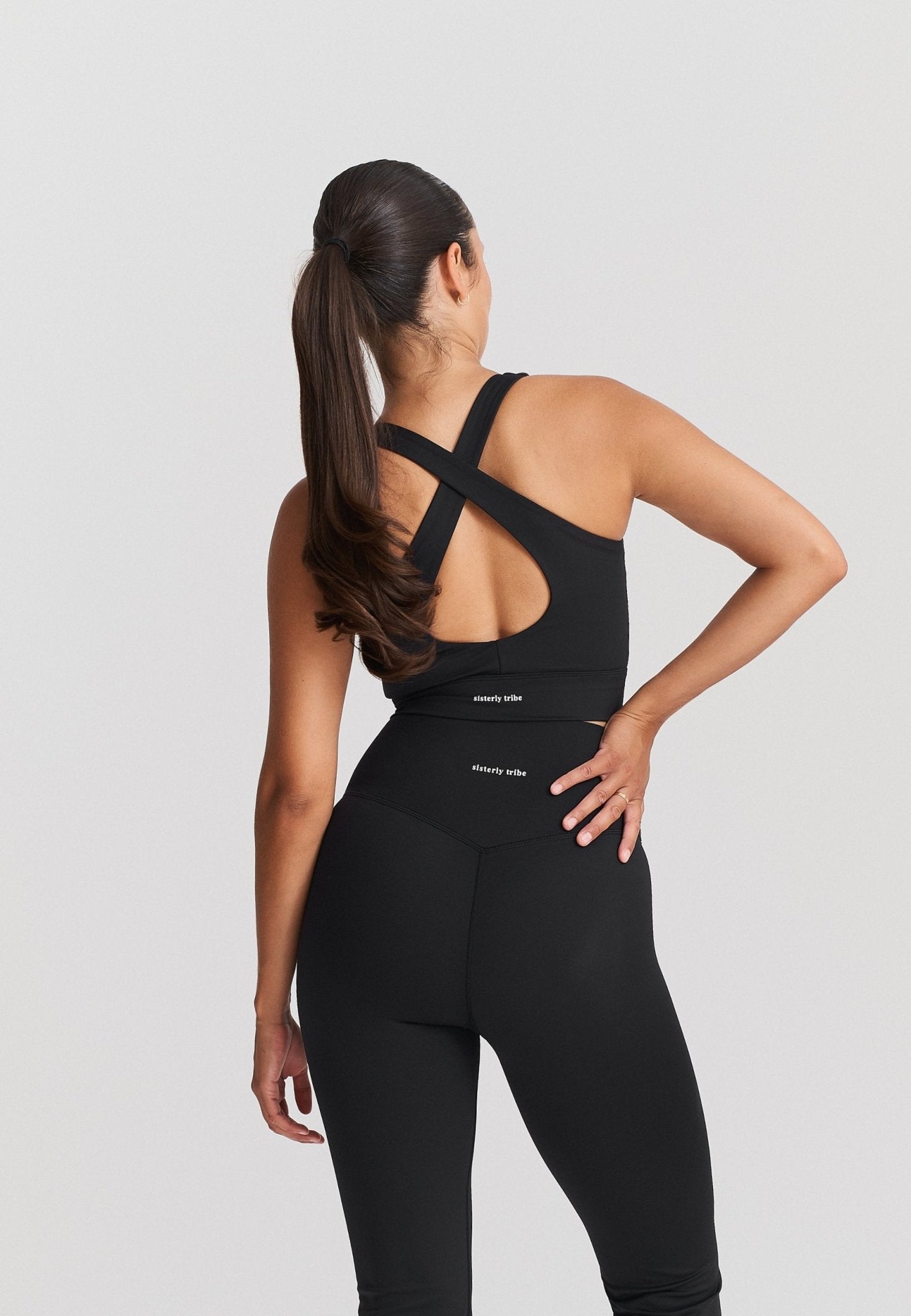 V - neck Cross Back Bra - Black - tjuso